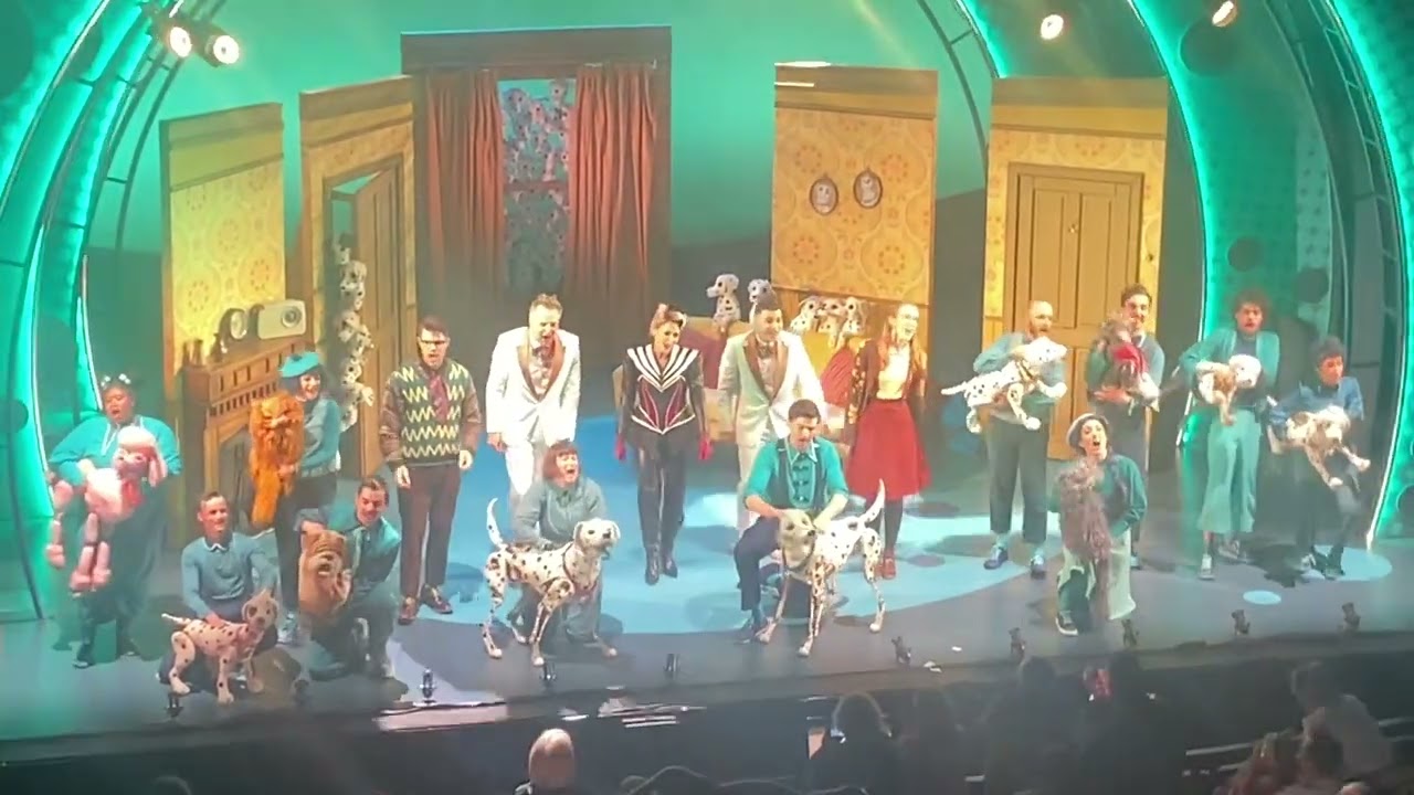 101 Dalmatians Bows at the Curve