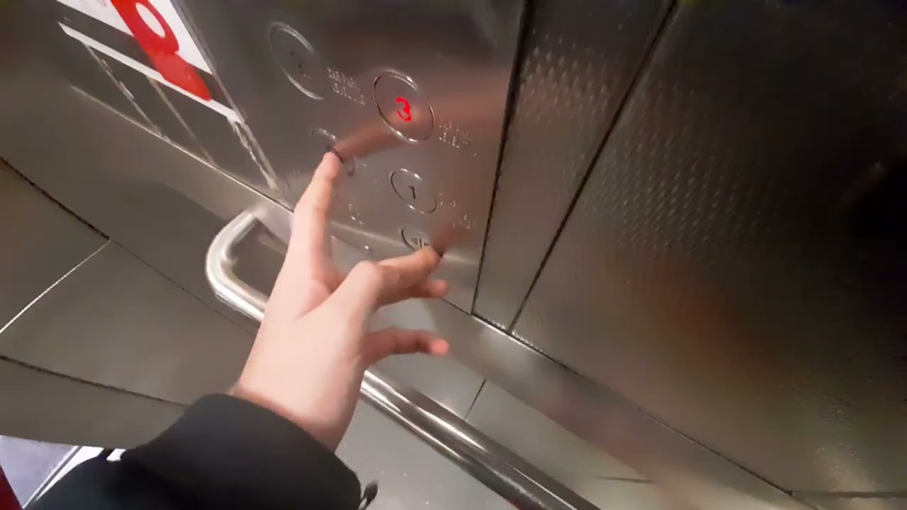 Lift at Broadway Shopping Centre In Bexleyheath [2000Thyssen] 