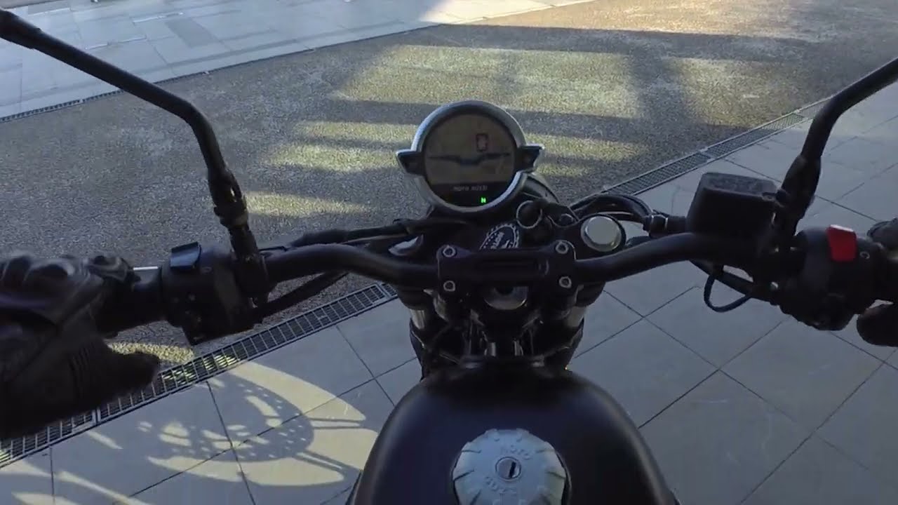 Moto Guzzi V7 test ride