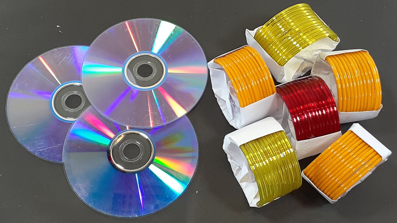 AMAZING WALL HANGING OUT OF OLD BANGLES & WASTE CD DISC | DIY HOME DECOR WITH OLD BANGLES