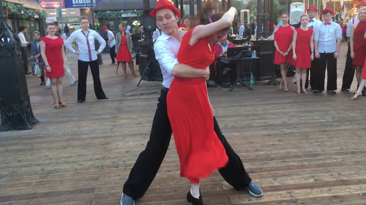 Lady in red, rumba