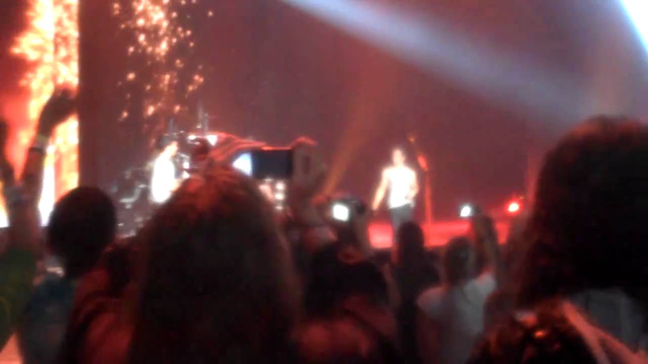Jonas Brothers Burnin' Up -Nick Falls- jones beach