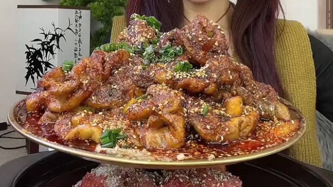 ASMR MUKBANG | 红盘肉香飘，美食诱人尝。