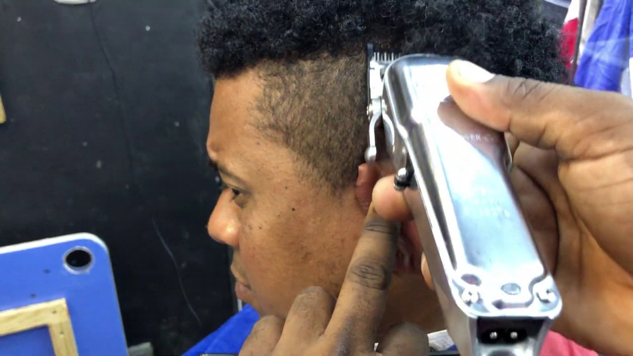 Hc Barber shop probando la wahl 100 años 1919 con un corte al uno