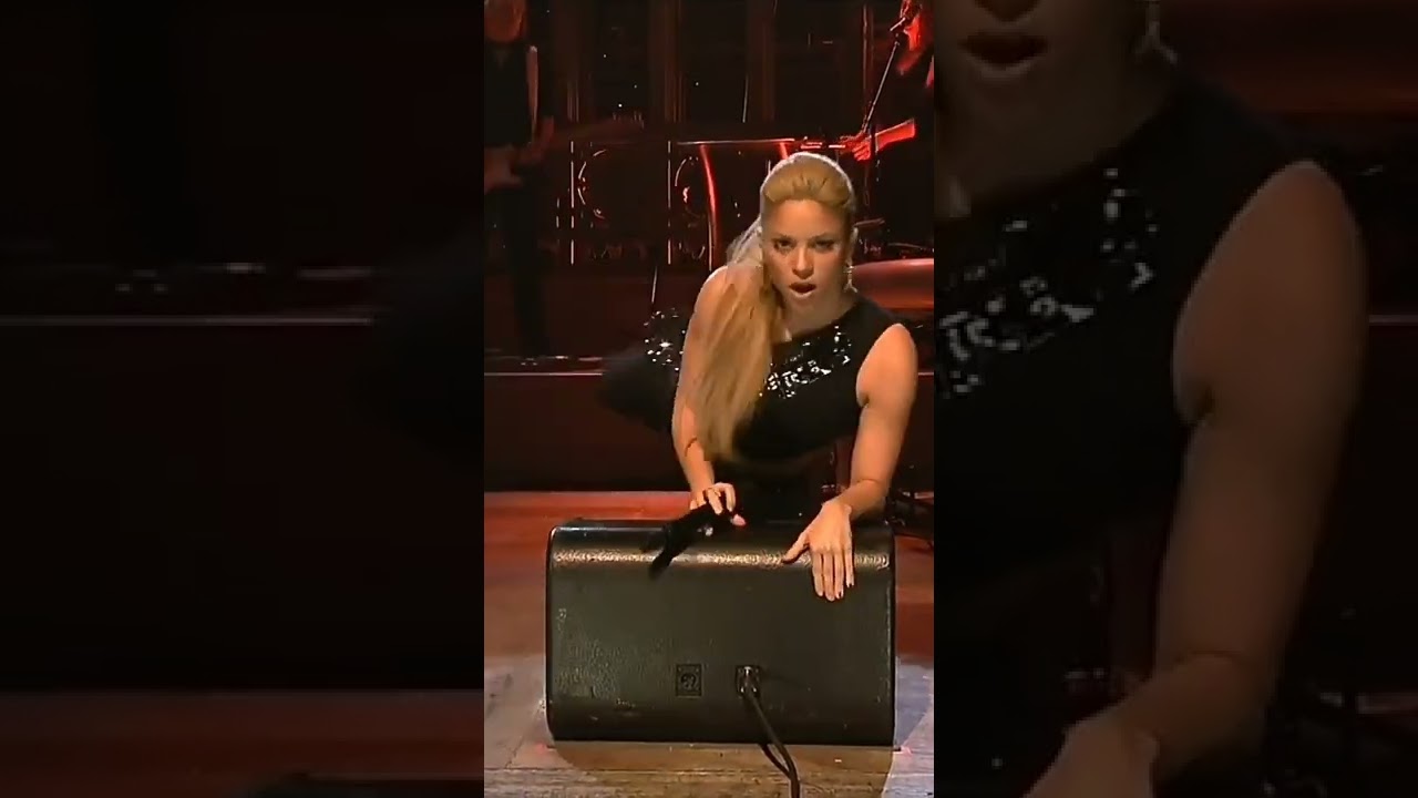 Shakira - she wolf (live)#music #explore