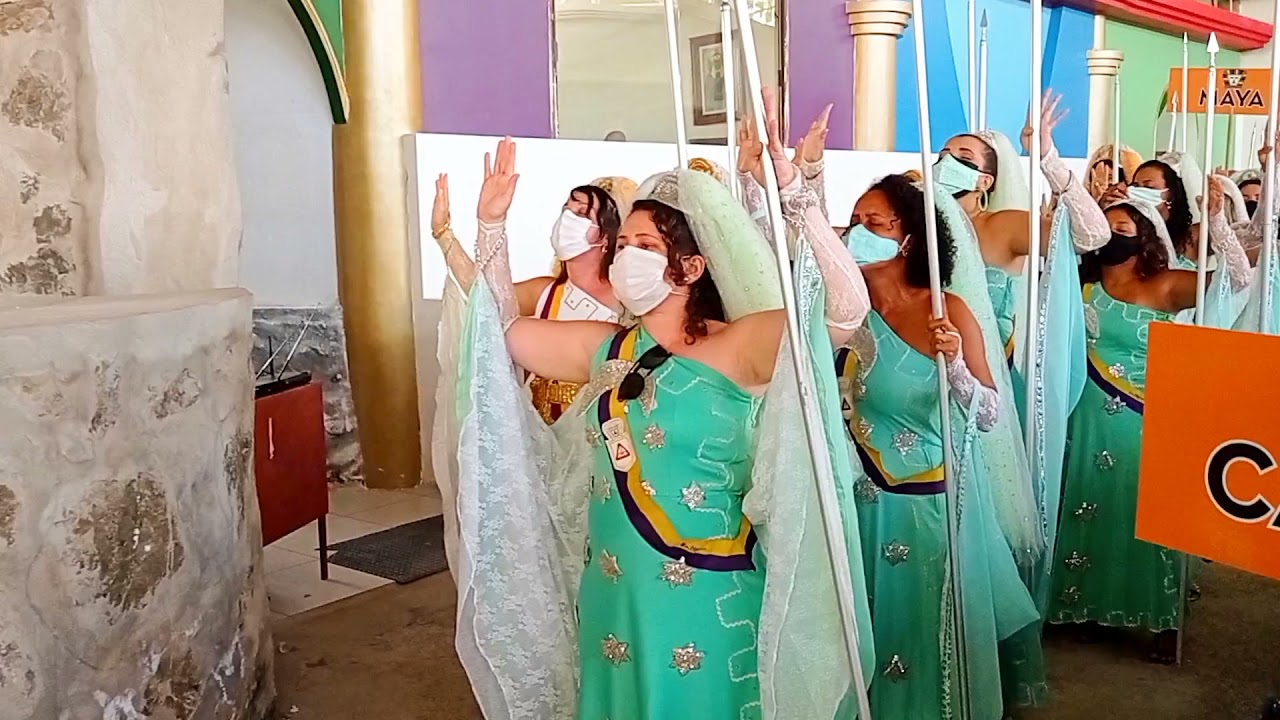 Gregas invocam forças em Consagração