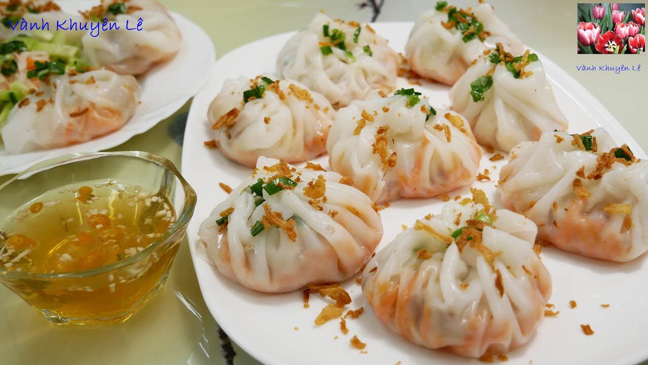 Bánh Cuốn Tráng Chảo, Bí quyết làm Bánh Cuốn Đùm Củ Cải mềm dẻo dai thơm ngon rất dễ by Vanh Khuyen