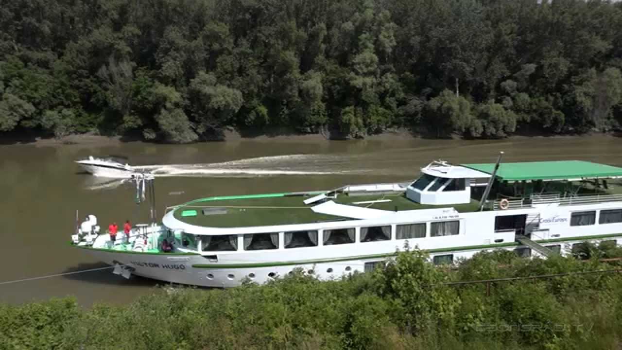 A Victor Hugo luxushajó a csongrádi kikötőben (2015.06.11.)