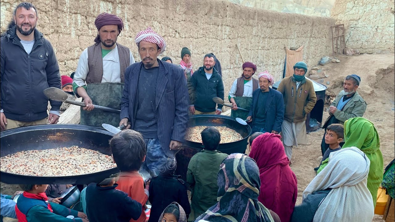 We Feed 350 Cave Survivors For Ramadan | Cave dwellers | Great Evening For Cavers