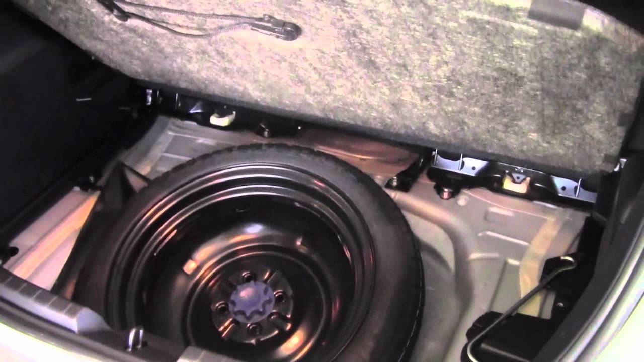 2012 | Toyota | Yaris | Домкрат и набор инструментов | Руководство от Toyota City Minneapolis