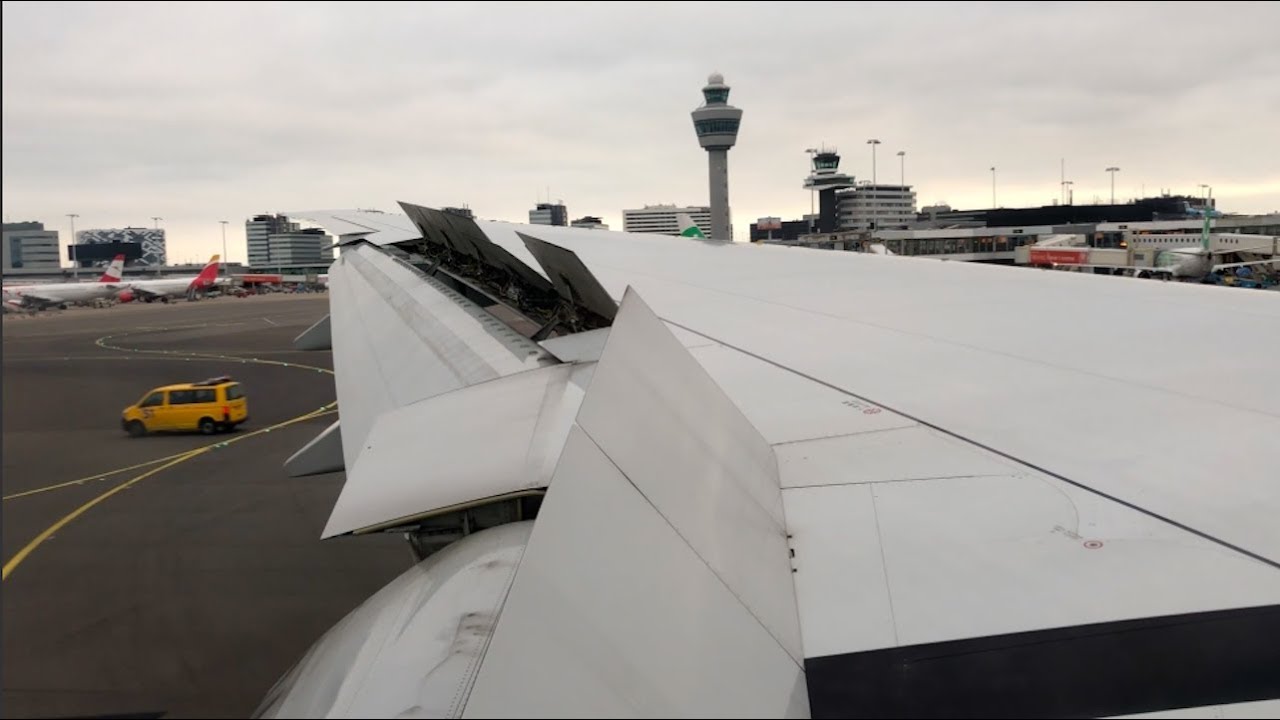 Cathay Pacific | Boeing 777-300ER | Low-cloud landing at Amsterdam Schiphol!