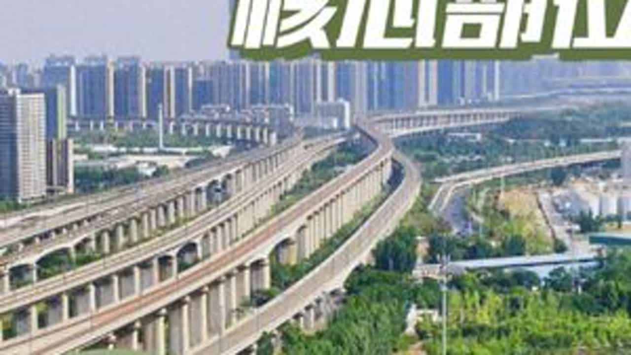 列车进入郑州东站必经之路，郑州铁路枢纽核心：平均30秒就通过一趟高铁的夸张行车密度记录！京广、徐兰、郑渝等多条高速铁路在此交汇，共同通向郑州东站，建立起米字枢纽的核心！#郑州东站 #京广高铁 #交通