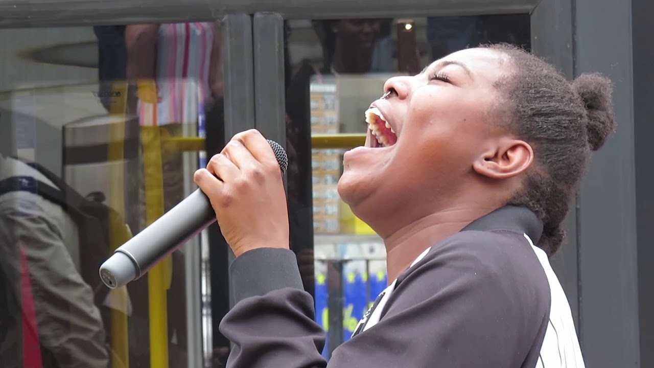 RIA ET RUTH BROWN - Busking, The Voice & Dreamgirls