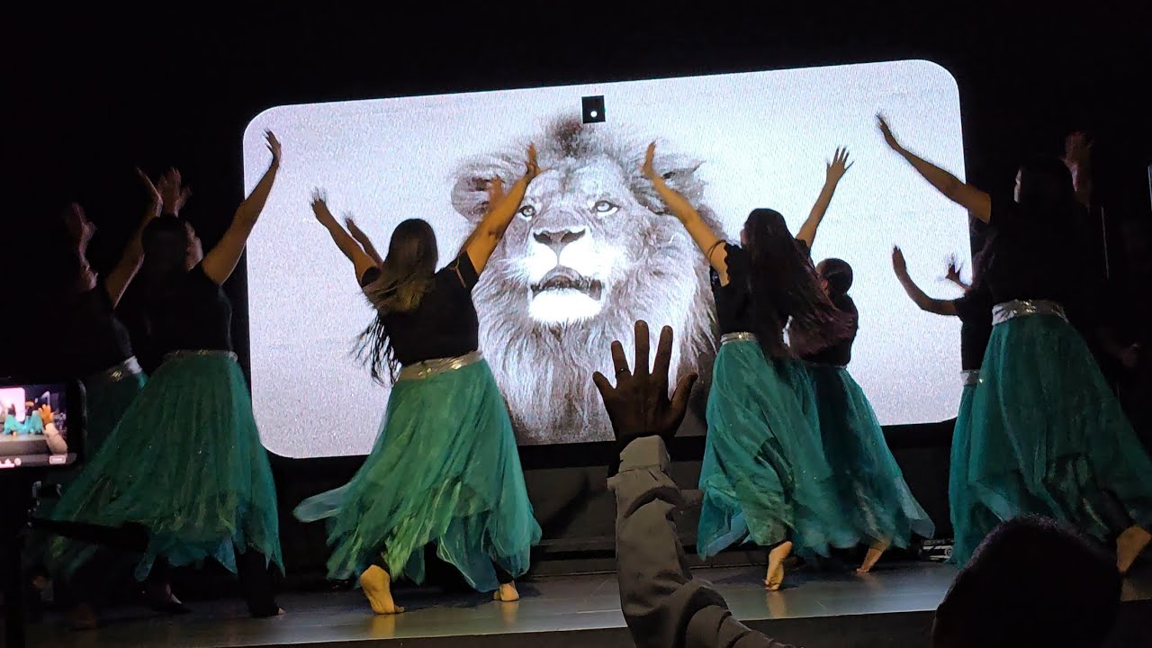 O Cordeiro e o Leão - Cassiane (Coreografia Mãos ungidas)
