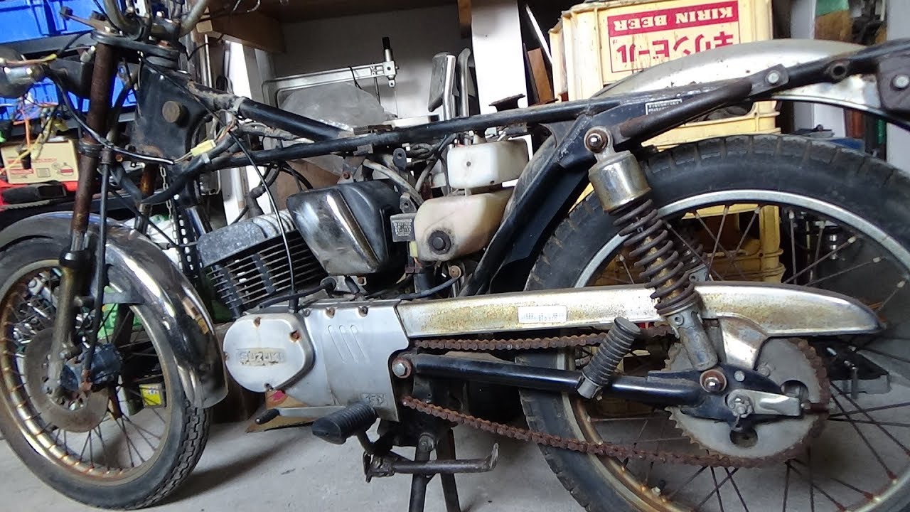オートバイレストアsuzuki  gp125 第16回エンジンをかける準備をしてます。