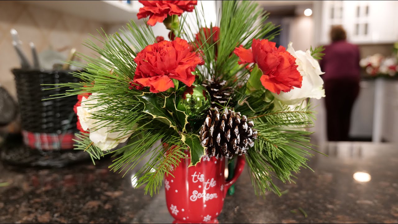 How to make Christmas arrangement in a coffee mug