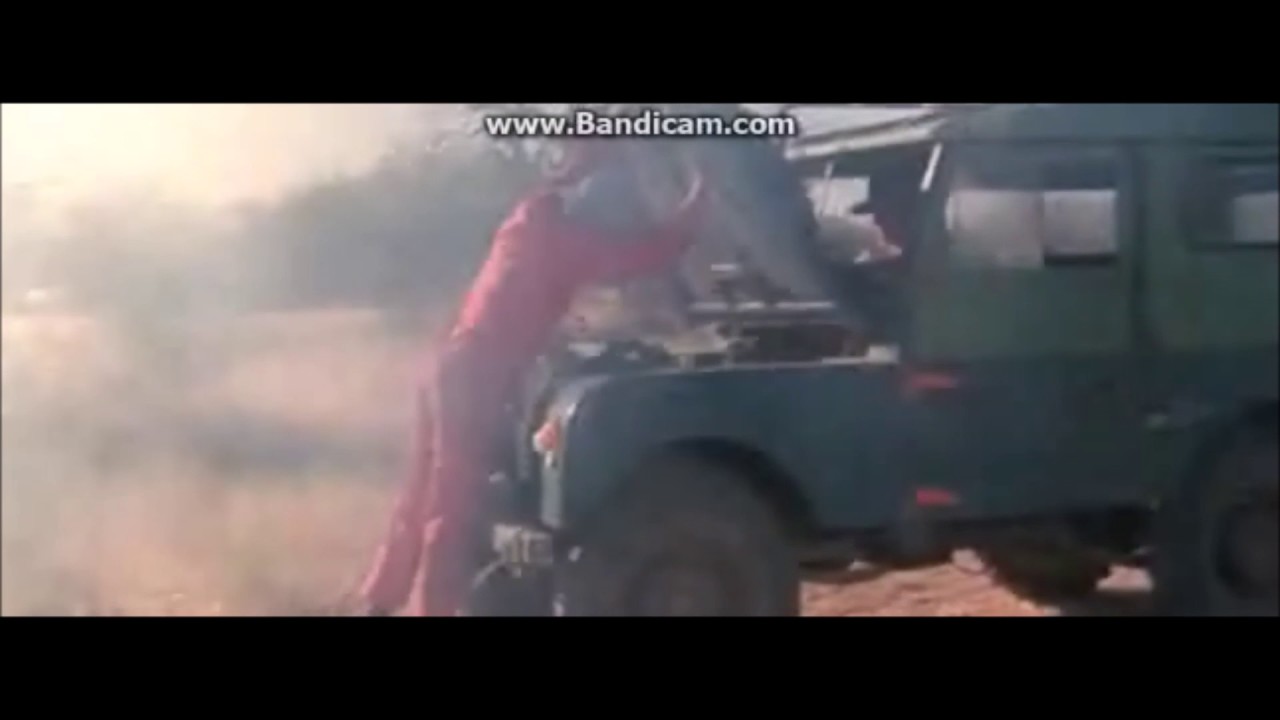 Bohov&eacute; musej&iacute; b&yacute;t &scaron;&iacute;len&iacute;/ porouchan&yacute; land rover