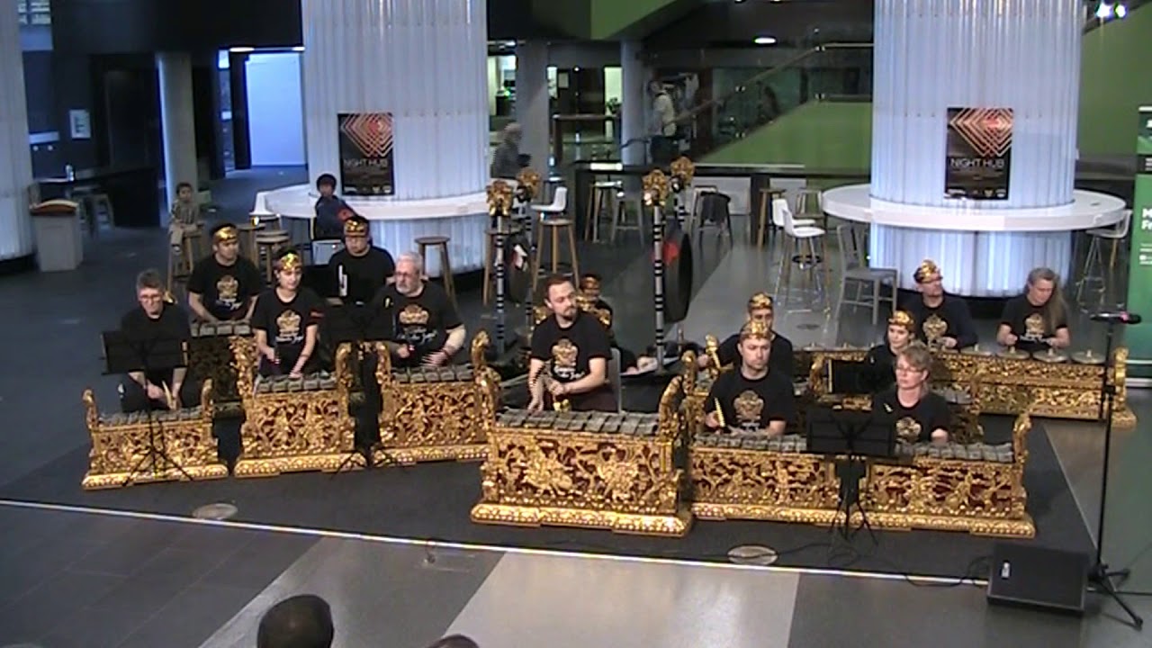 Gamelan Taniwha Jaya plays Arsa Wijaya