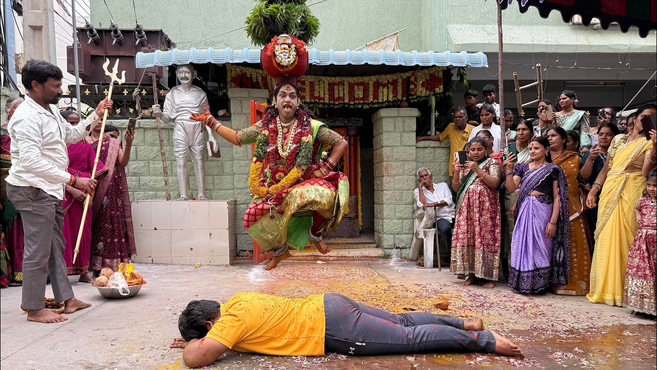 🙏 Rakesh Bonam Anna Jumping with Bonam at Upparpally Gandhi Nagar | Balkampet Yellamma Bonalu 2026