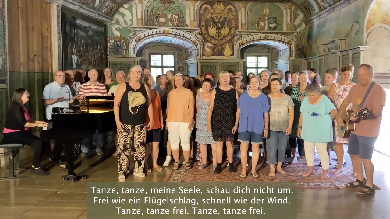 Tanze, tanze, meine Seele - K. & W. Bossinger und Teilnehmende der Singferien Goldegg 2025 Austria