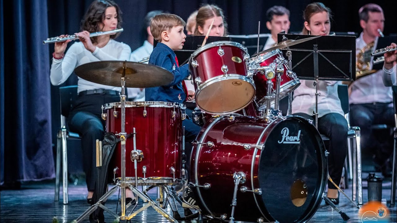 Gulyas Imike plays Jingle Bell Rock, on the New Year’s Concert 2026, Bekes