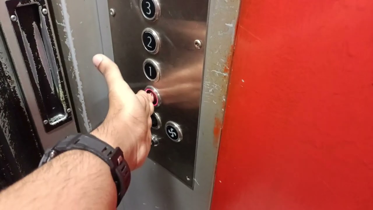 Loud KONE gated elevator at the Four Seasons Recreation Hotel in Jalgaon, Maharashtra