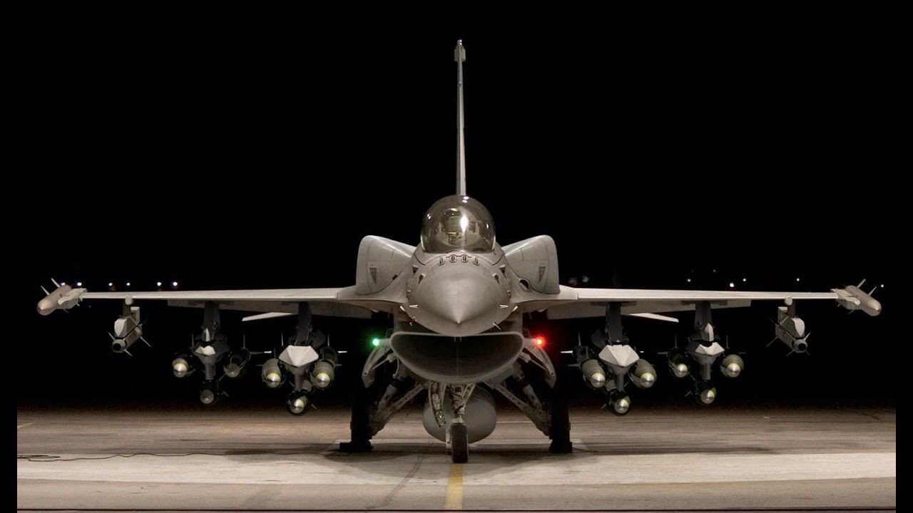 Dumb f16 lover forgets to turn his mic on and strafes a tree, crashing in dcs
