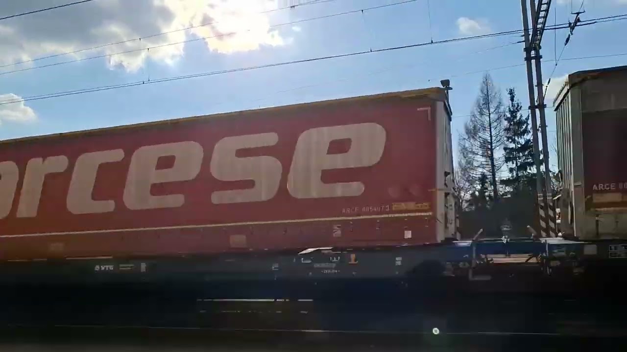 DRAGON2 Akiem s 383 221-9 RAILL (Bratislavský hrad) a nákladním expresem projíždí přes Hulín😮🤩