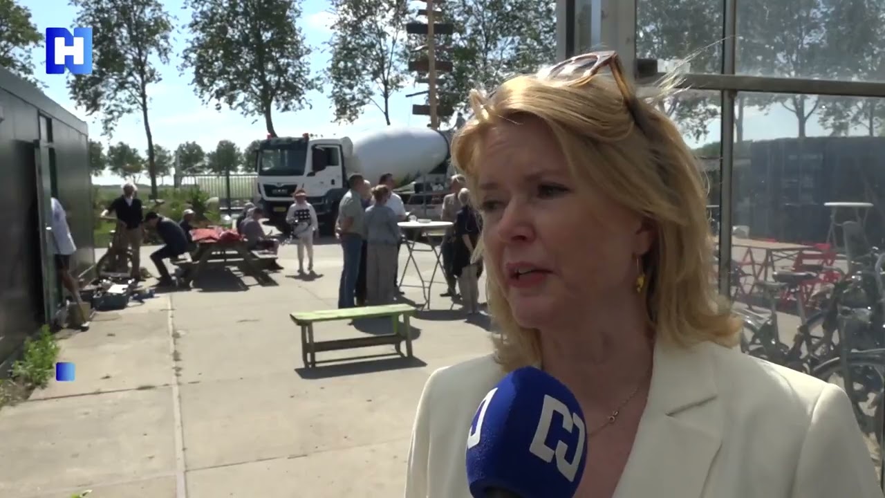 Huizenhoge totempaal moet Hoofddorpers naar buurttuin lokken   NH Nieuws playlist