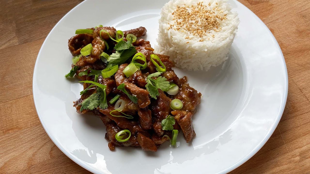Porc au caramel en 15 minutes chrono ! Une recette asiatique express et très simple à réaliser.