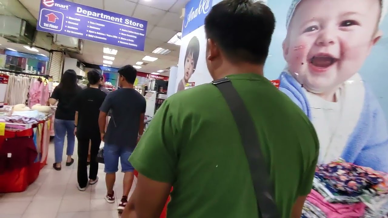jalan2 di emart miri sebelum balik limbang