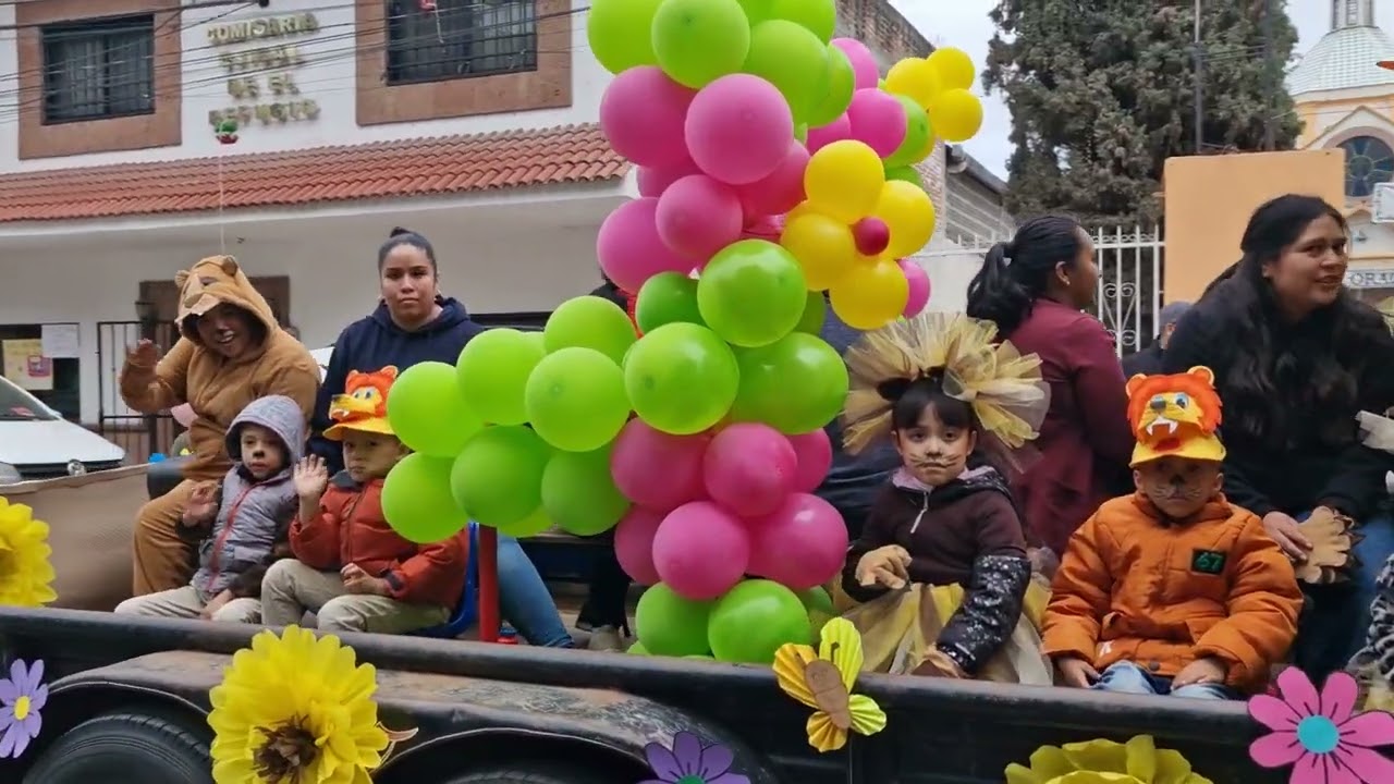 Desfile del Jardín de Niños José María Pino Suárez por el inicio de la Primavera.