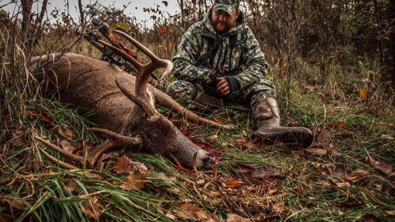 Self Filmed Illinois Bowhunting Buck: 