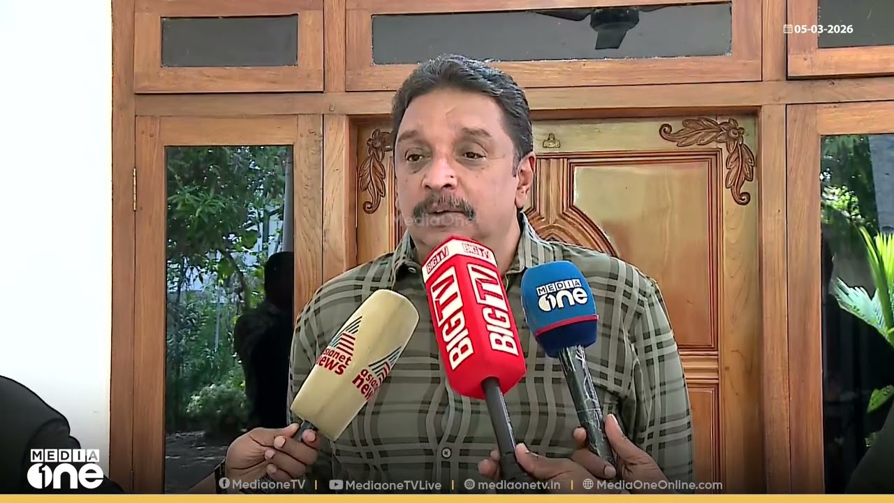 'ഇം​ഗ്ലീഷ് പത്രത്തിൽ മലയാള പരസ്യം, മറുവശത്ത് തലയെടുപ്പുള്ള കമ്യൂണിസ്റ്റ് നേതാക്കളുടെ കൊഴിഞ്ഞുപോക്ക്'