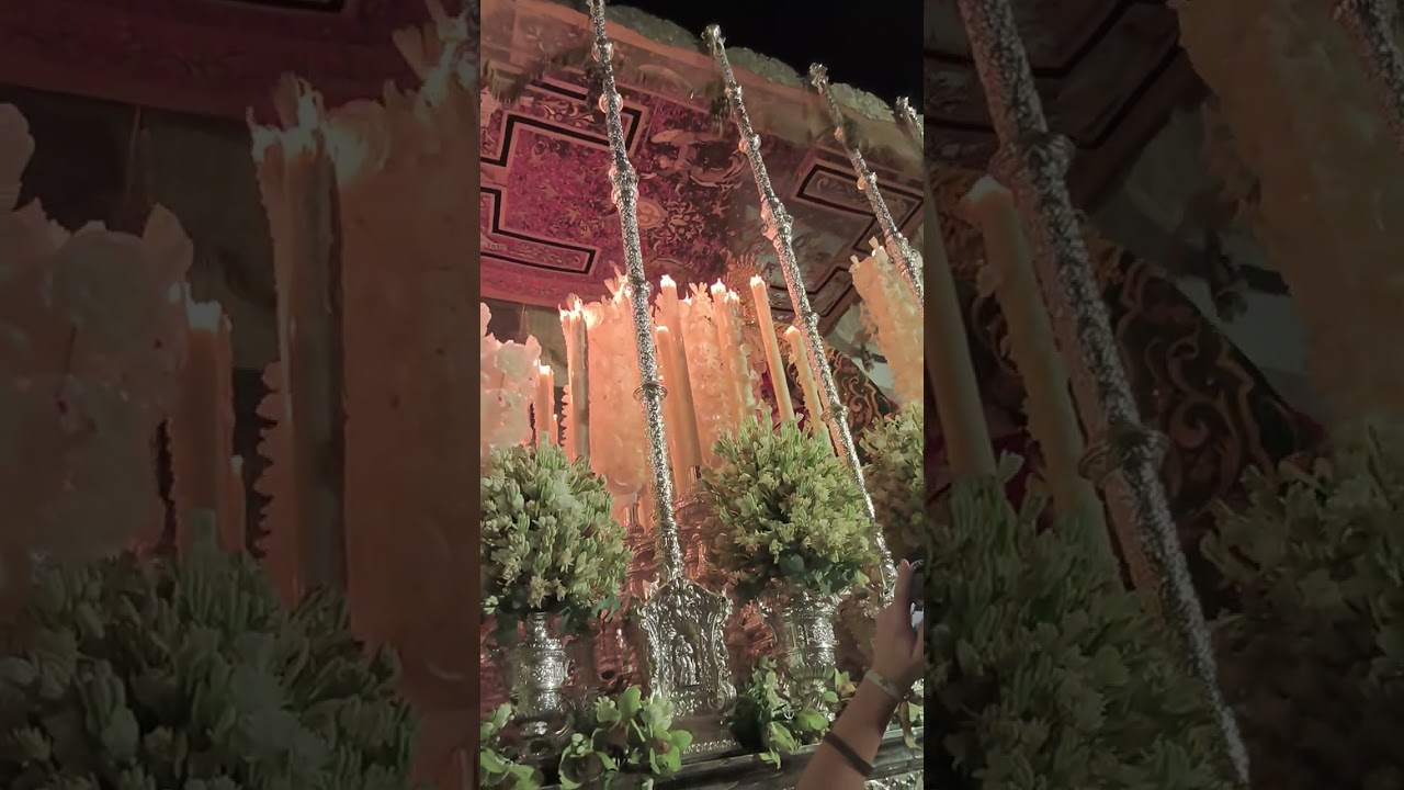 La Esperanza de Córdoba camino de su recogida en el Viacrucis Magno de Córdoba.