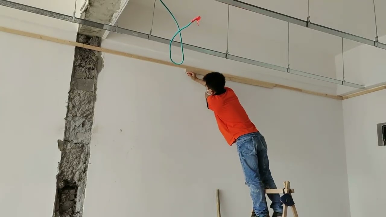 原始混凝土顶面多处开裂，整体用轻钢龙骨石膏板吊平，方法可行吗