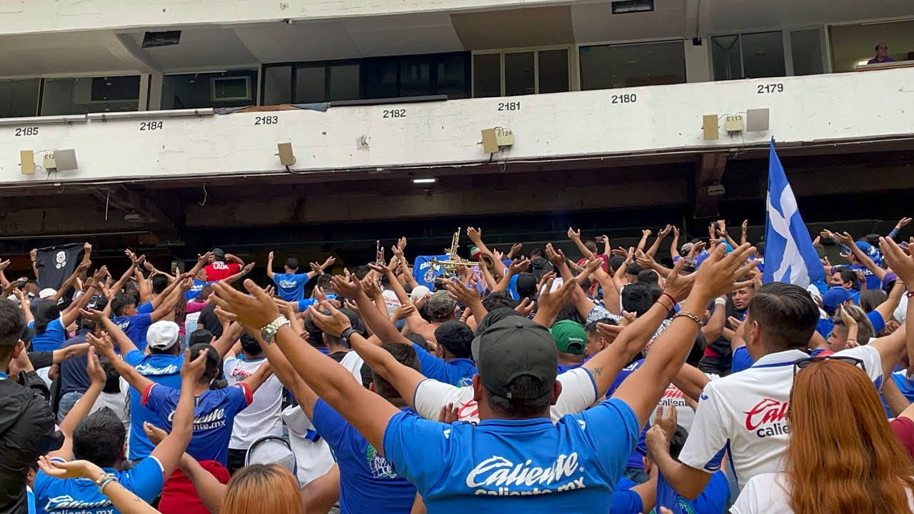 Los Colores y la grandeza de este club se respeta.. Club de Futbol Cruz Azul LA SANGRE AZUL N.A
