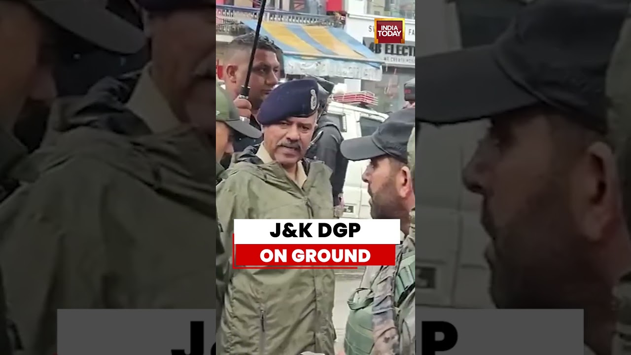 J&K DGP Nalin Prabhat Visits Anantnag Attack Site, Reviews Security Situation #anantnag #police