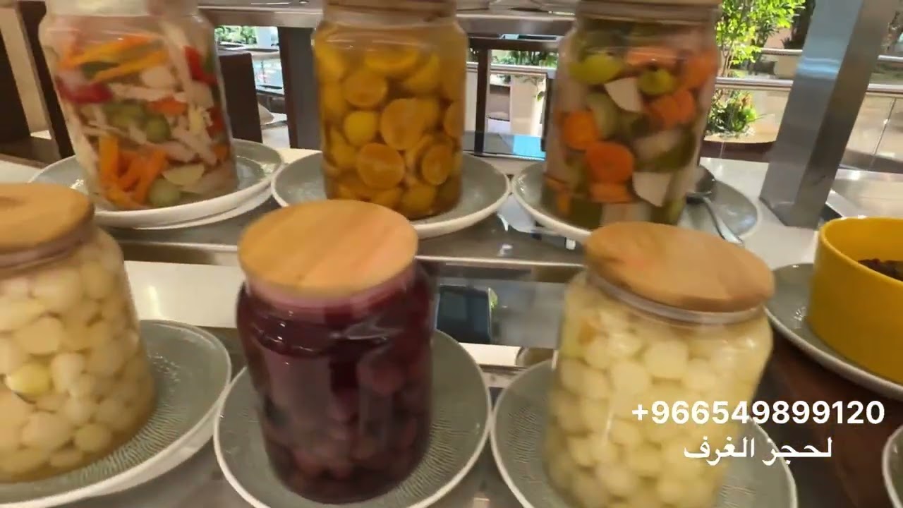بوفيه الغداء من فندق ورث بينيسولا (شبة الجزيرة)المدينة المنورة worth peninsula Madinah Hotel