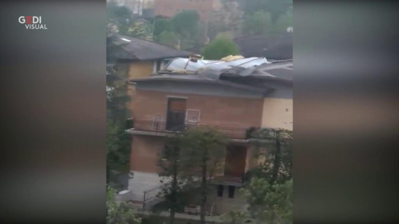 Modena, soffia la bora: danni in città