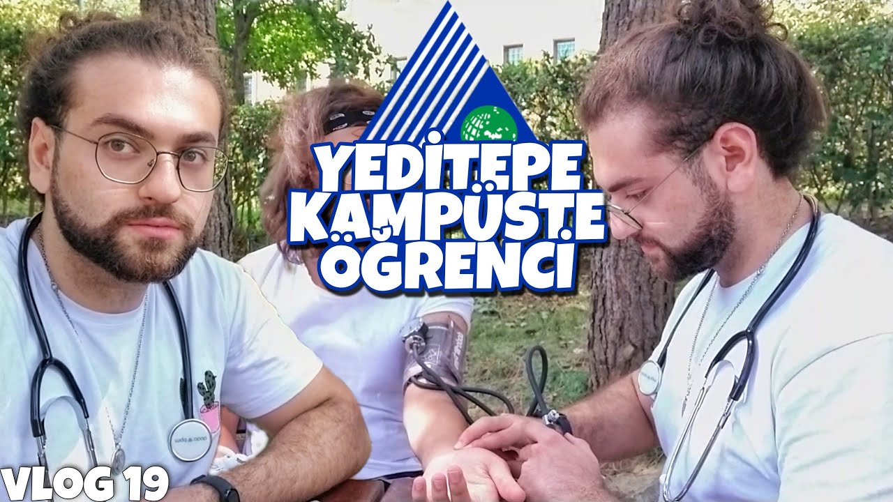 Üniversite Kampüsünde Tıp Öğrencisi