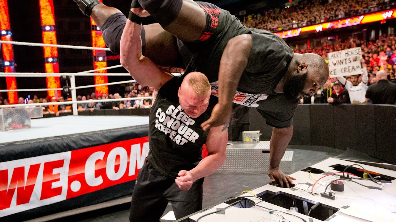Брок Леснар приходит в ярость у ринга: Raw, 3 марта 2014 г.