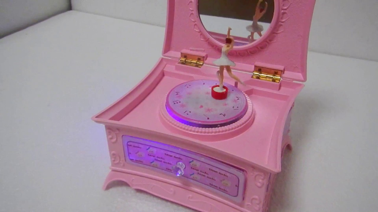 Cajita musical con bailarina disponible en www.1000antiguedades.com