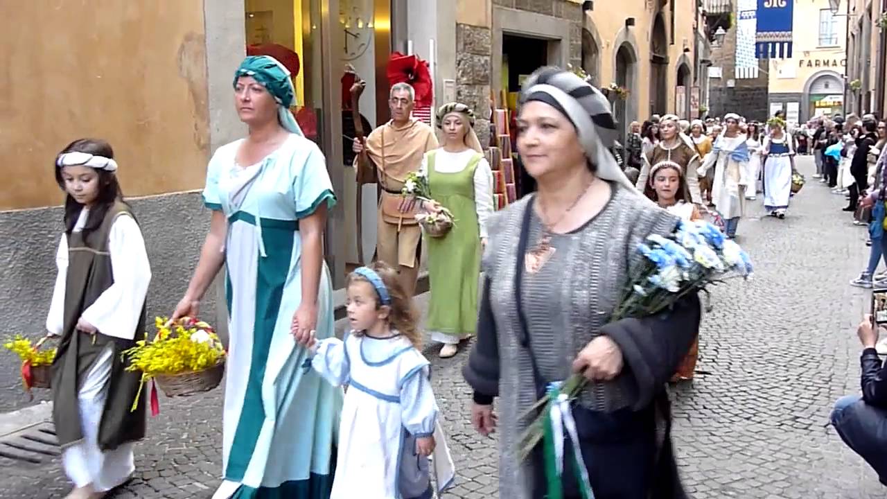 Orvieto Pentecoste 2016 Corteo delle Dame, Popolo e Sbandieratori
