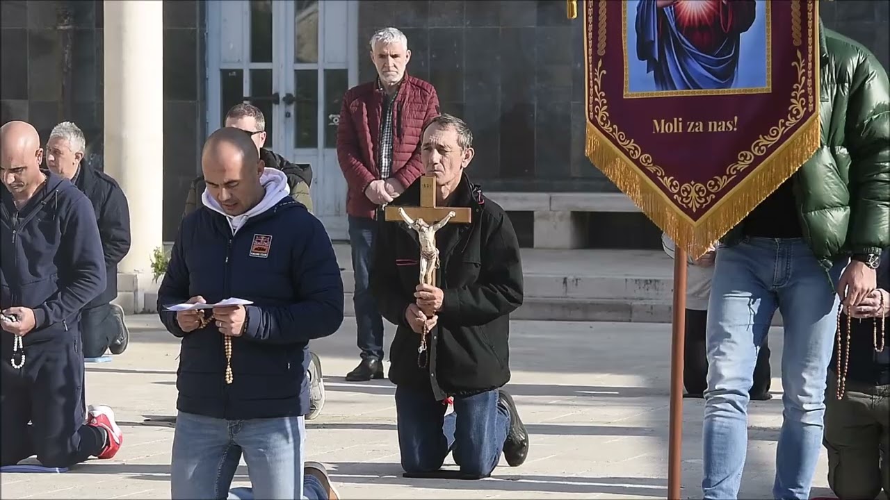 Već tradicionalno Molitelji krunice okupili su se ispred Gradske uprave u Šibeniku