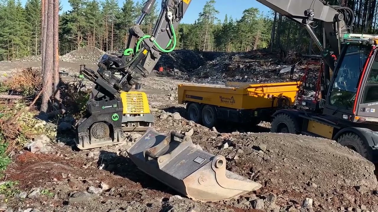 Steelwrist Compactor