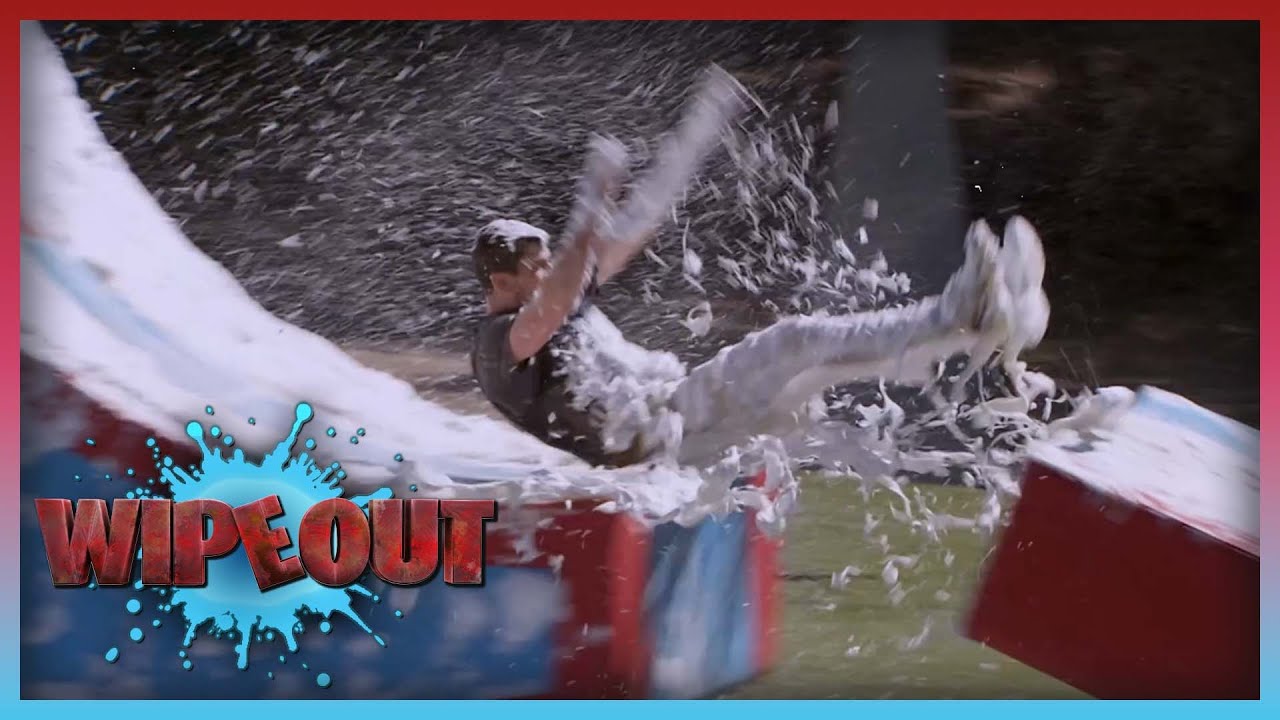 Bachelors vs Bachelorettes: Who Will Win? | Wipeout