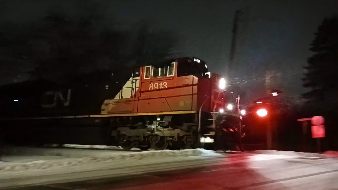 CN L548 passing with SD70M-2 lead and dash-9 trail elly style! - Boucherville, Qc