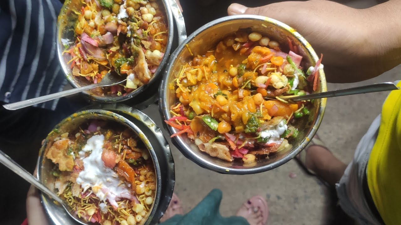 Sambalpur burla ମାର୍କେଟ ସ୍ପେସିଆଲ ସମୋସା ଚାଟ 😋... 