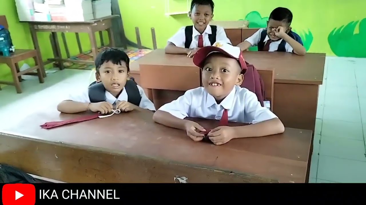 Hari pertama masuk sekolah setelah libur semester Ganjil, siswa kelas 1 SDN 2 Kepundungan